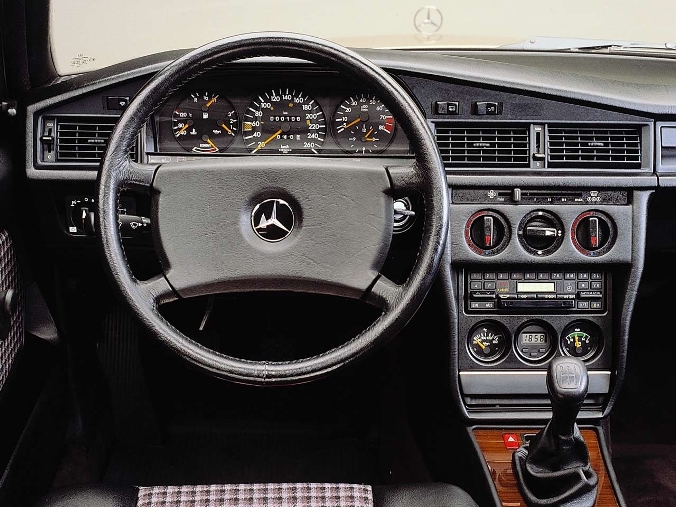 mercedes_w201_190e_bud3_05