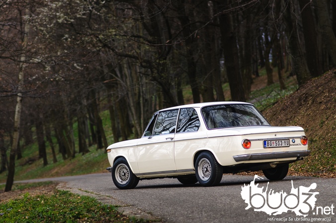 bmw_2002_walk_7