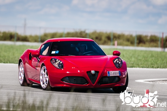 alfa_romeo_4c_bud3_naslovna_22