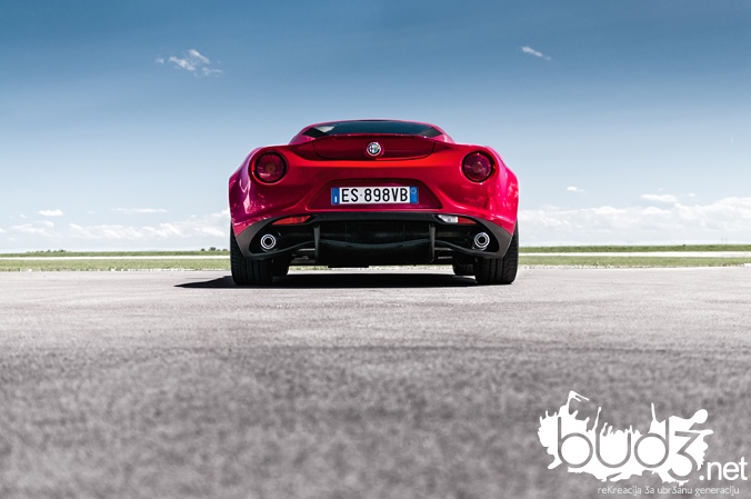 alfa_romeo_4c_bud3_naslovna_27