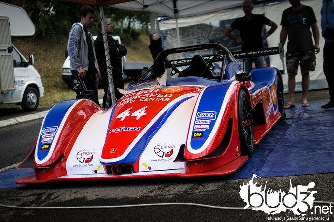 radical_sr8lm_bud3_naslovna_1