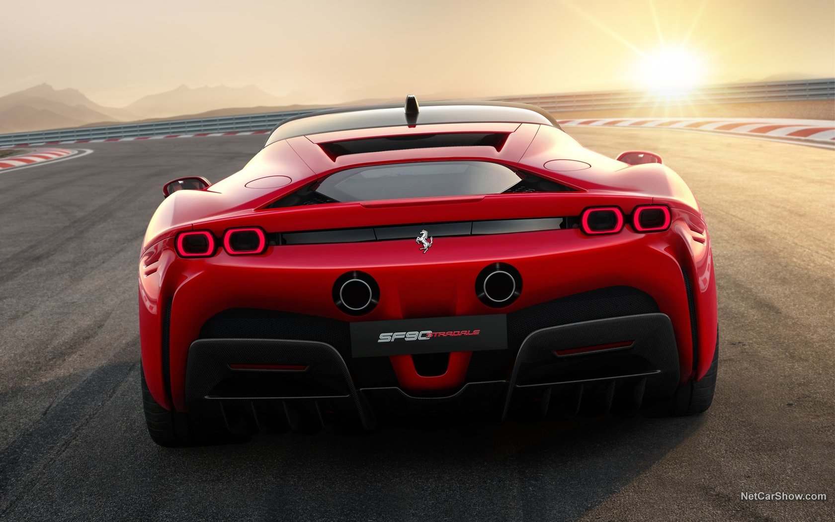 Superautomobil sa prednjim pogonom - Ferrari SF90 Stradale