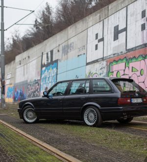 Crno odelo - BMW E30 Touring Turbo